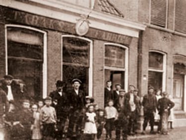 medewerkers voor de witte os in de midstraat joure